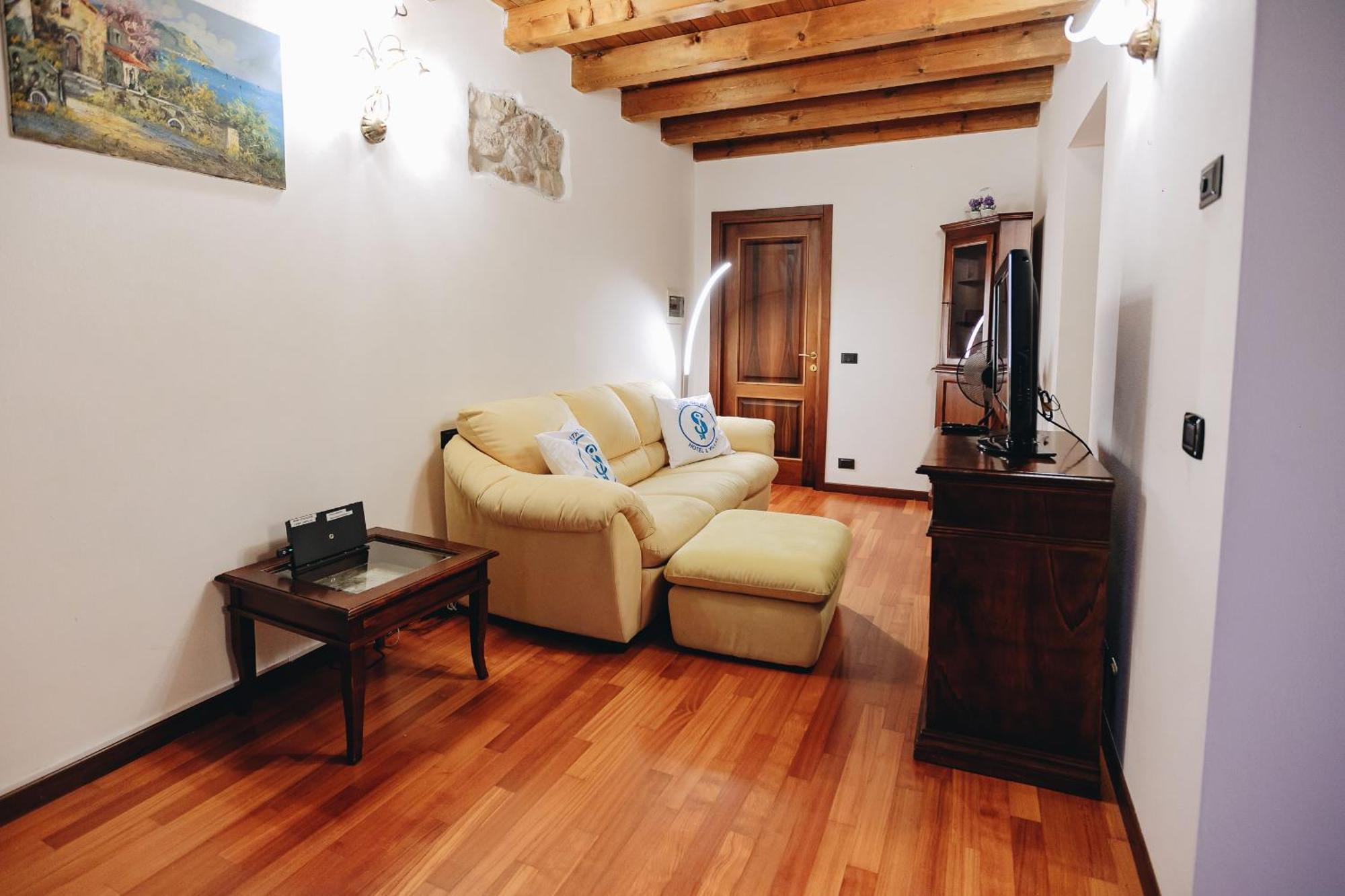 Ferienwohnung Sg Family - Arilica Loft Peschiera del Garda Exterior foto